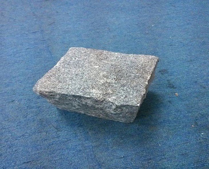 Grey-Granite-G654-Cobblestones-Silver-Light-Grey-Flamed-Pavers.webp (1)(001)